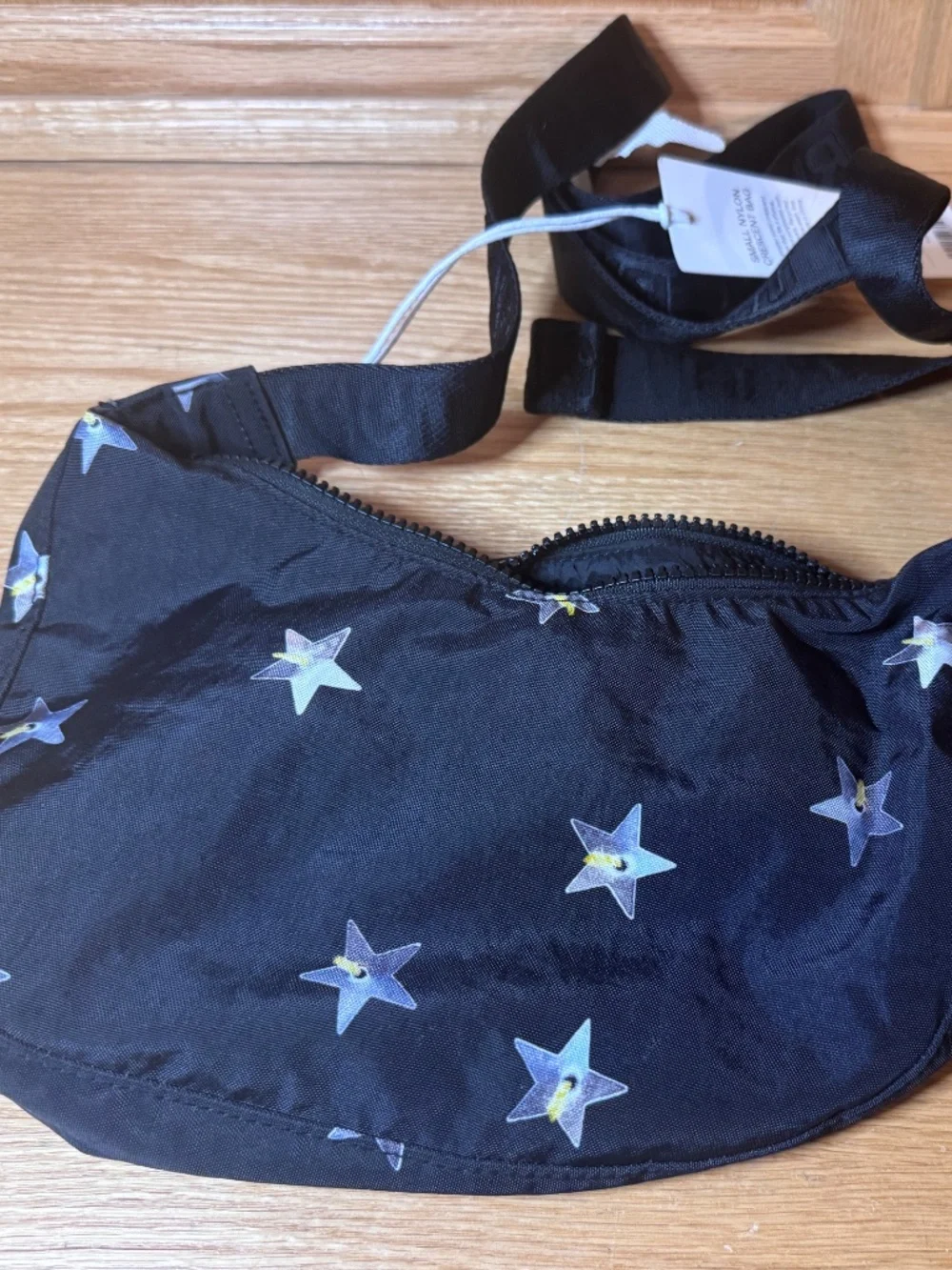 Baggu Small Nylon Crescent Bag Stars Crossbody Zipper Shut 11 X 6 X 3.5 - Picture 6 of 8